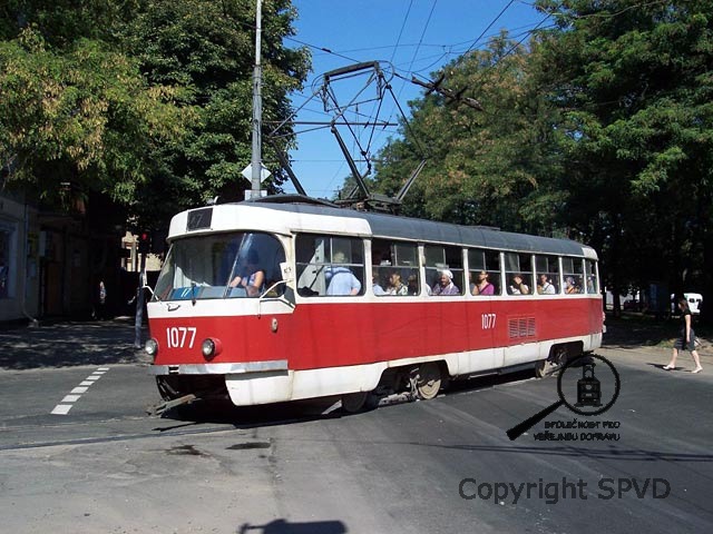 Dvoudveřové tramvaje T3 jsou přednostně vypravovány v Dněpropetrovsku na linku č. 17.