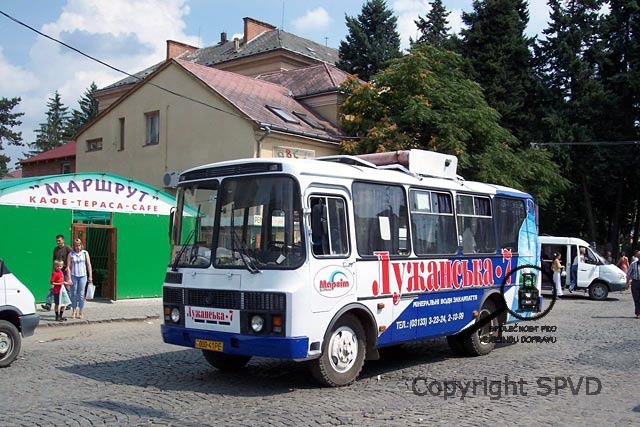 Metanem poháněný autobus PAZ užhorodské maršrutkové MHD.